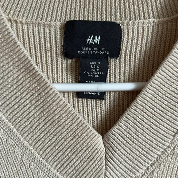 H&M Beige V-Neck Sleeveless vest Sweater - Picture 2 of 4